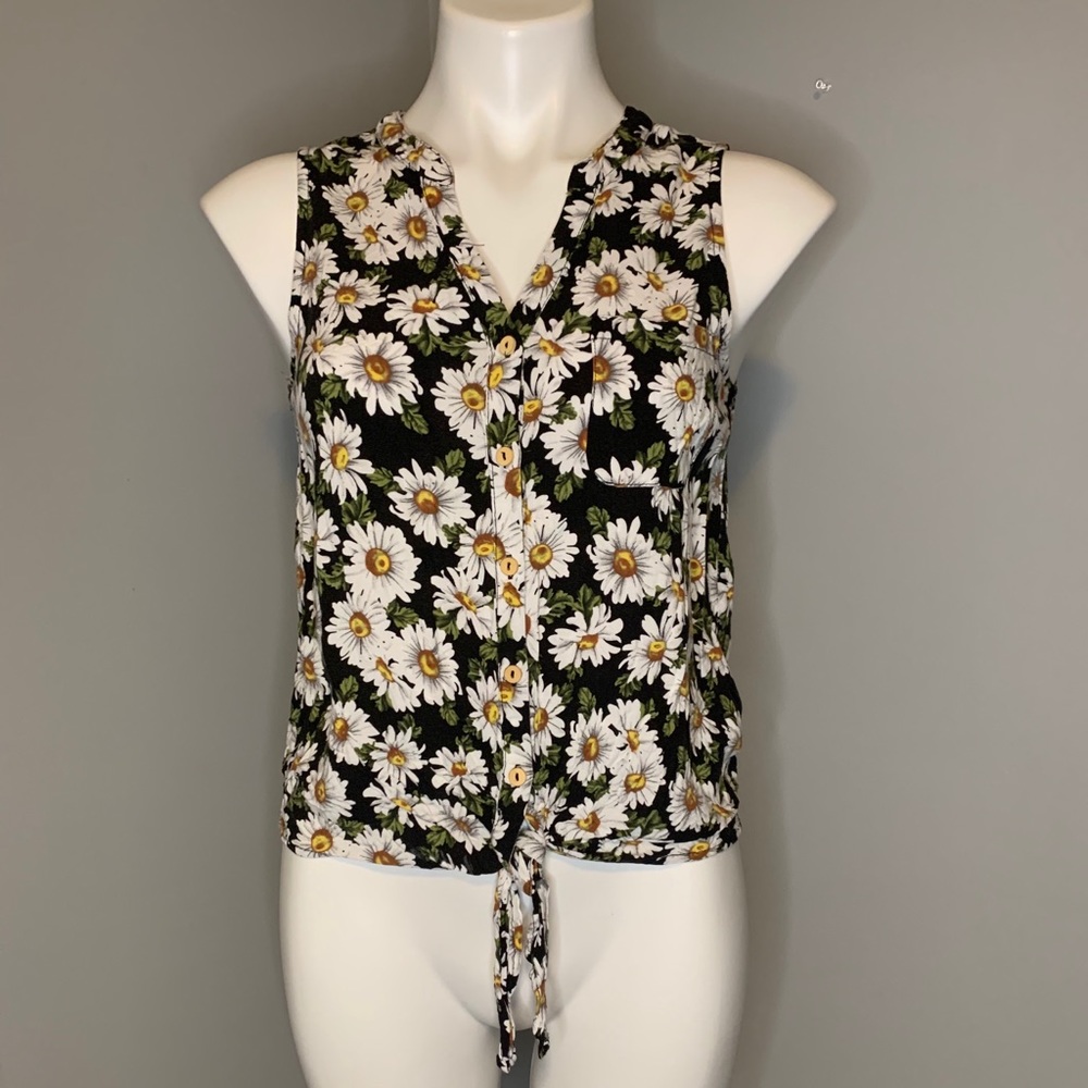 5/$25 Philosophy floral sleeveless tie shirt!